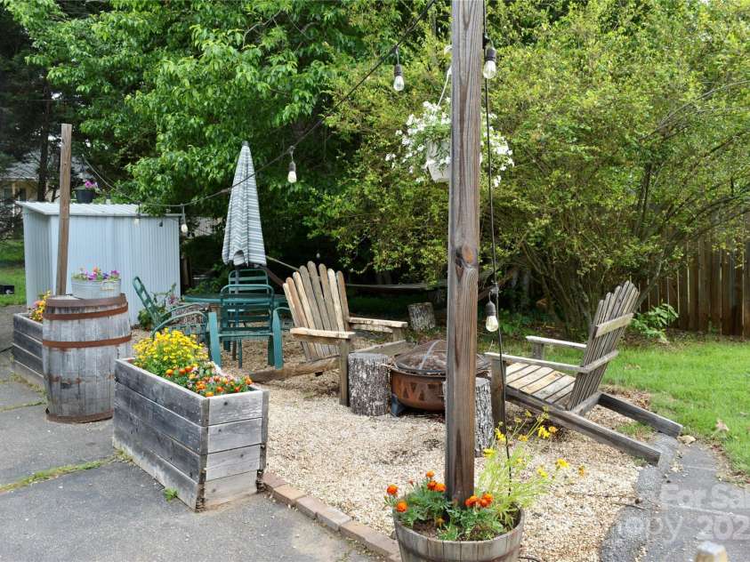 1 Fullam Drive, Arden, NC 28704.  MLS# CAR4263674, YatesRealty ID 17133. Outdoor Sitting Area