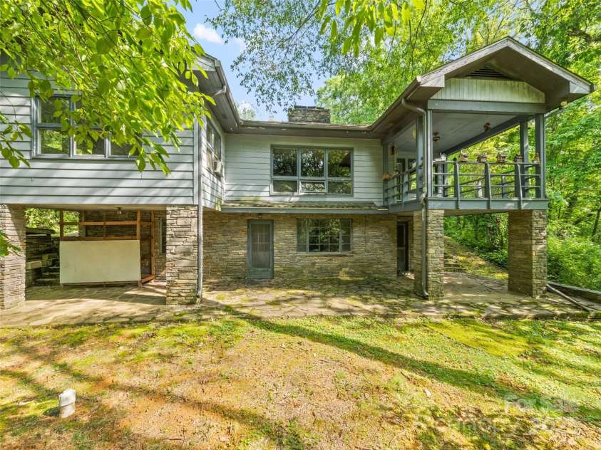 88 Laurel Loop, Maggie Valley, NC 28751.  MLS# CAR4272495, YatesRealty ID 17133. 