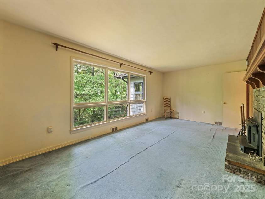 88 Laurel Loop, Maggie Valley, NC 28751.  MLS# CAR4272495, YatesRealty ID 17133. 