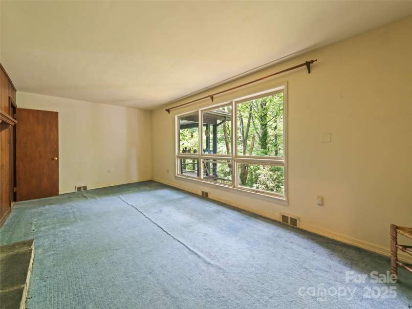88 Laurel Loop, Maggie Valley, NC 28751.  MLS# CAR4272495, YatesRealty ID 17133. 
