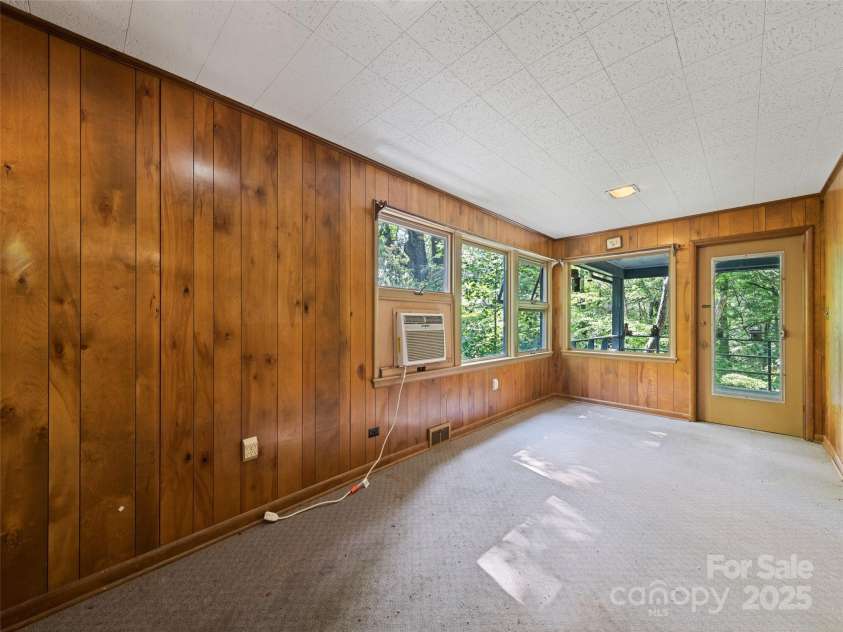 88 Laurel Loop, Maggie Valley, NC 28751.  MLS# CAR4272495, YatesRealty ID 17133. 