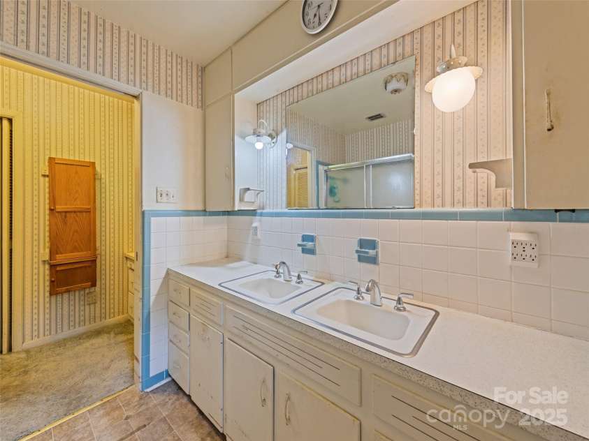 88 Laurel Loop, Maggie Valley, NC 28751.  MLS# CAR4272495, YatesRealty ID 17133. 