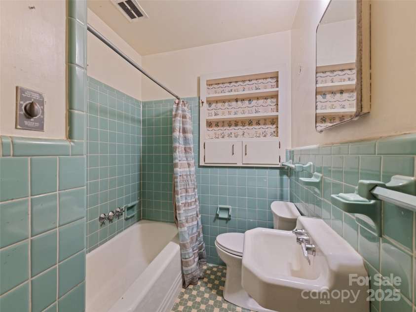 88 Laurel Loop, Maggie Valley, NC 28751.  MLS# CAR4272495, YatesRealty ID 17133. 