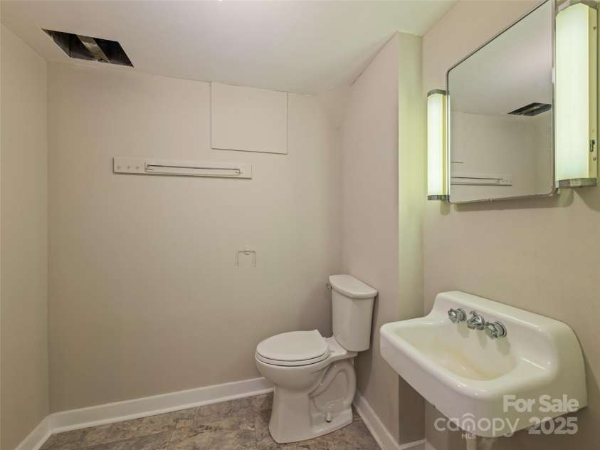 88 Laurel Loop, Maggie Valley, NC 28751.  MLS# CAR4272495, YatesRealty ID 17133. 
