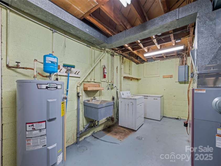 88 Laurel Loop, Maggie Valley, NC 28751.  MLS# CAR4272495, YatesRealty ID 17133. 