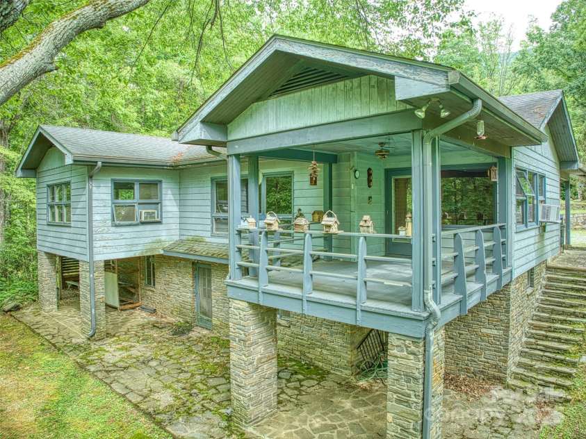 88 Laurel Loop, Maggie Valley, NC 28751.  MLS# CAR4272495, YatesRealty ID 17133. 
