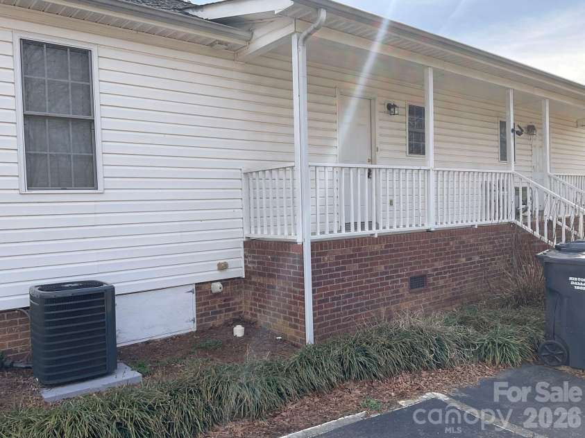 1020 Rosewood Drive, Dallas, NC 28034.  MLS# CAR4376495, YatesRealty ID 17134. 