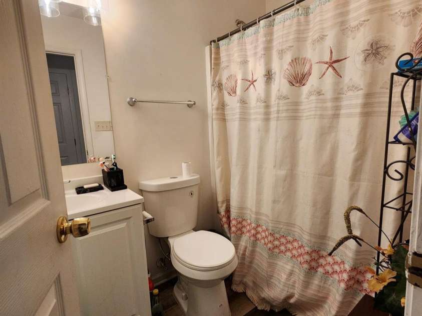 1020 Rosewood Drive, Dallas, NC 28034.  MLS# CAR4376495, YatesRealty ID 17134. Bathroom Unit B