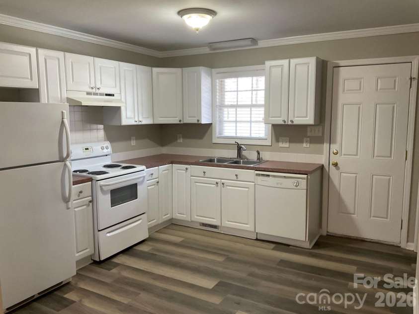 1020 Rosewood Drive, Dallas, NC 28034.  MLS# CAR4376495, YatesRealty ID 17134. Kitchen Unit A