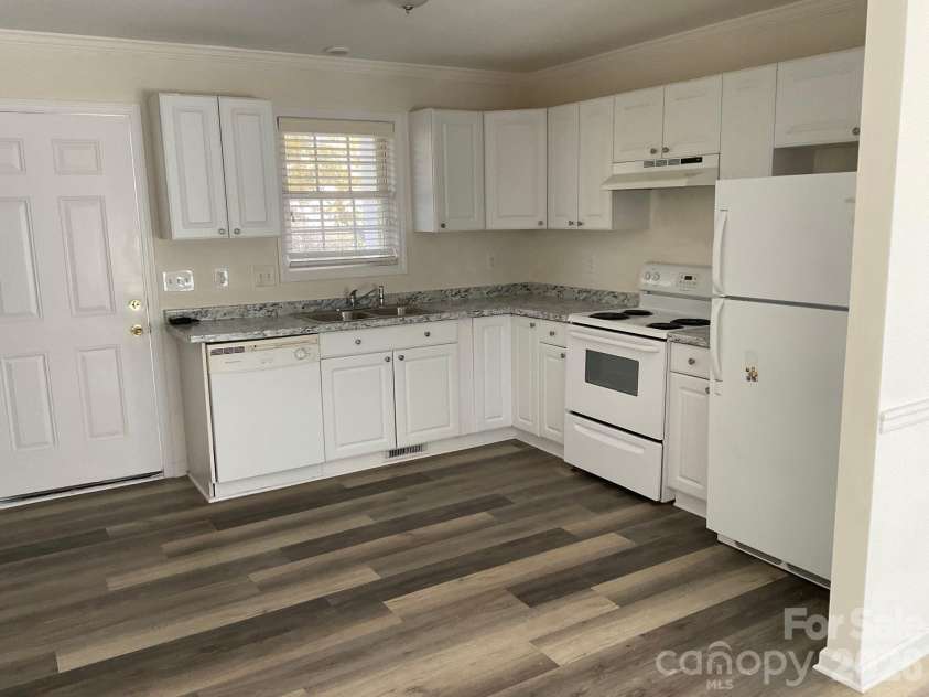 1020 Rosewood Drive, Dallas, NC 28034.  MLS# CAR4376495, YatesRealty ID 17134. Kitchen Unit B