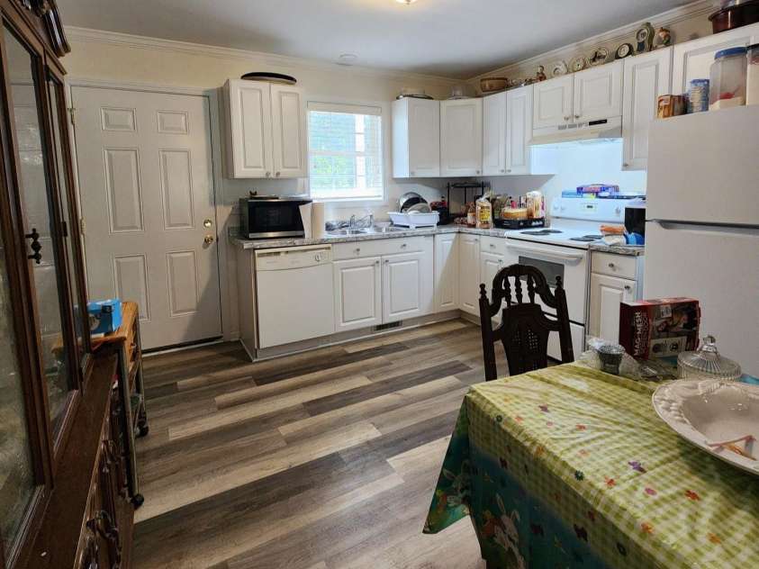 1020 Rosewood Drive, Dallas, NC 28034.  MLS# CAR4376495, YatesRealty ID 17134. Kitchen Unit B