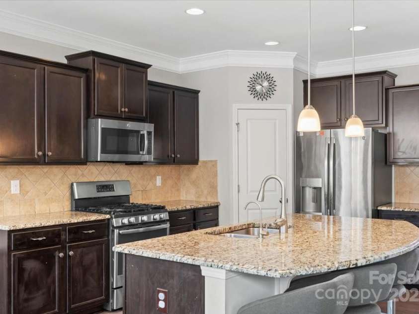 8347 Dallas Bay Road, Charlotte, NC 28278.  MLS# CAR4257811, YatesRealty ID 17134. 