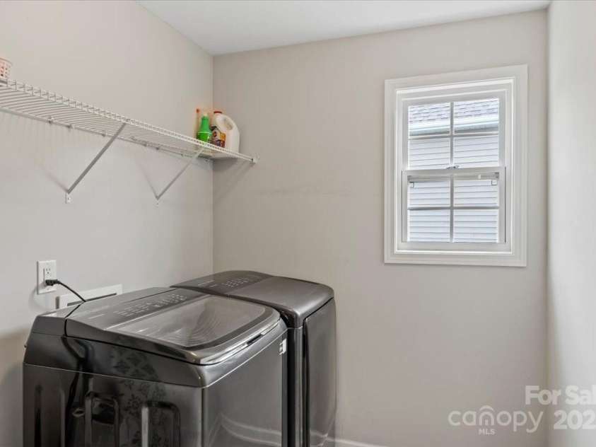 8347 Dallas Bay Road, Charlotte, NC 28278.  MLS# CAR4257811, YatesRealty ID 17134. 