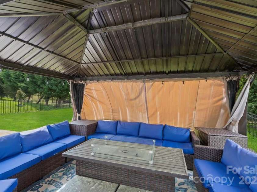8347 Dallas Bay Road, Charlotte, NC 28278.  MLS# CAR4257811, YatesRealty ID 17134. 