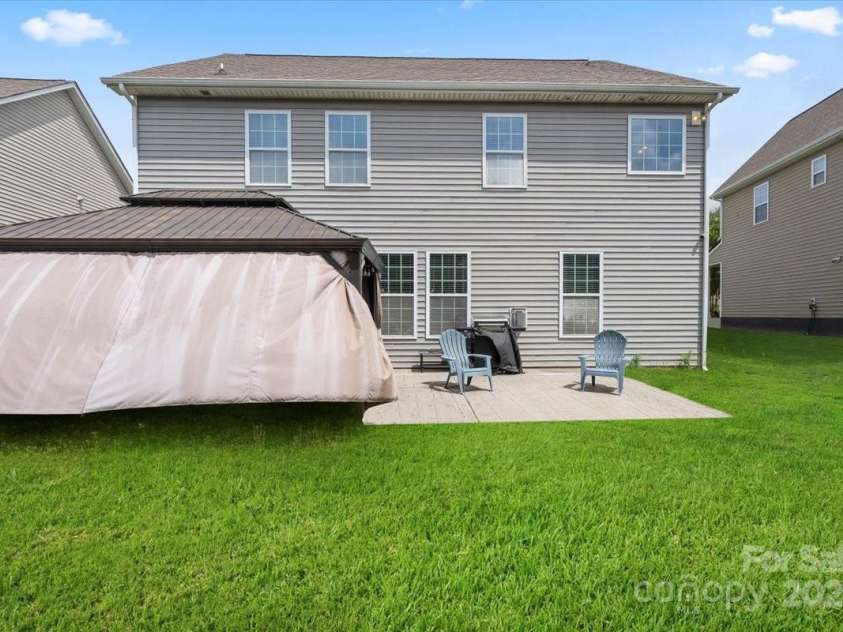 8347 Dallas Bay Road, Charlotte, NC 28278.  MLS# CAR4257811, YatesRealty ID 17134. 
