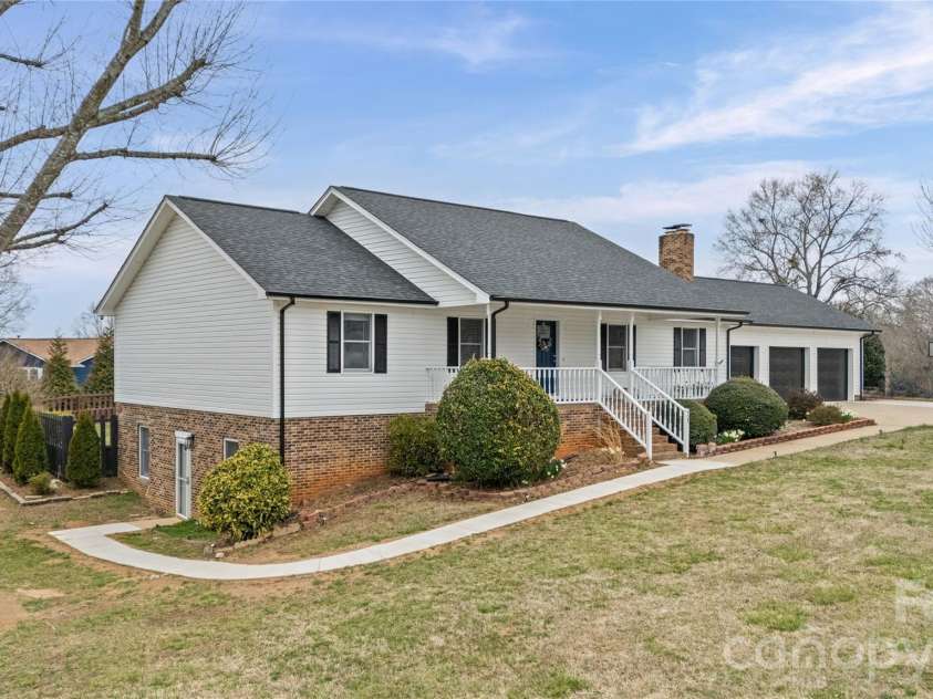 103 Starmount Drive, Kings Mountain, NC 28086.  MLS# CAR4349597, YatesRealty ID 17135. 
