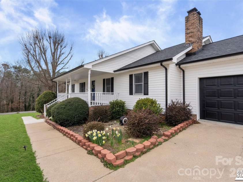 103 Starmount Drive, Kings Mountain, NC 28086.  MLS# CAR4349597, YatesRealty ID 17135. Front View