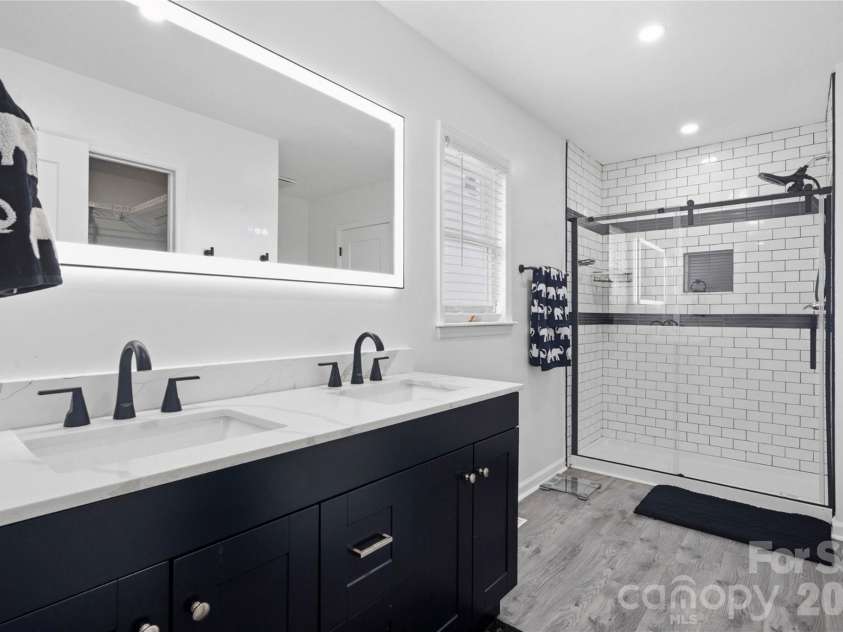 103 Starmount Drive, Kings Mountain, NC 28086.  MLS# CAR4349597, YatesRealty ID 17135. Primary Bathroom