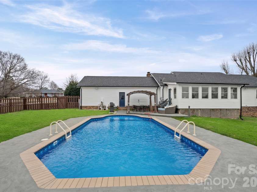103 Starmount Drive, Kings Mountain, NC 28086.  MLS# CAR4349597, YatesRealty ID 17135. Private In-Ground Pool