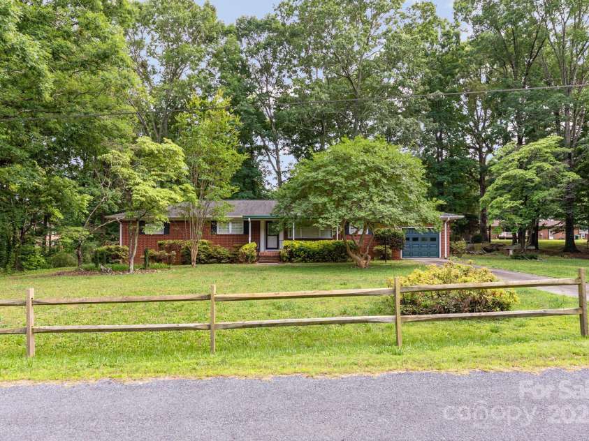 215 Jan Mar Drive, China Grove, NC 28023.  MLS# CAR4264343, YatesRealty ID 17135. 