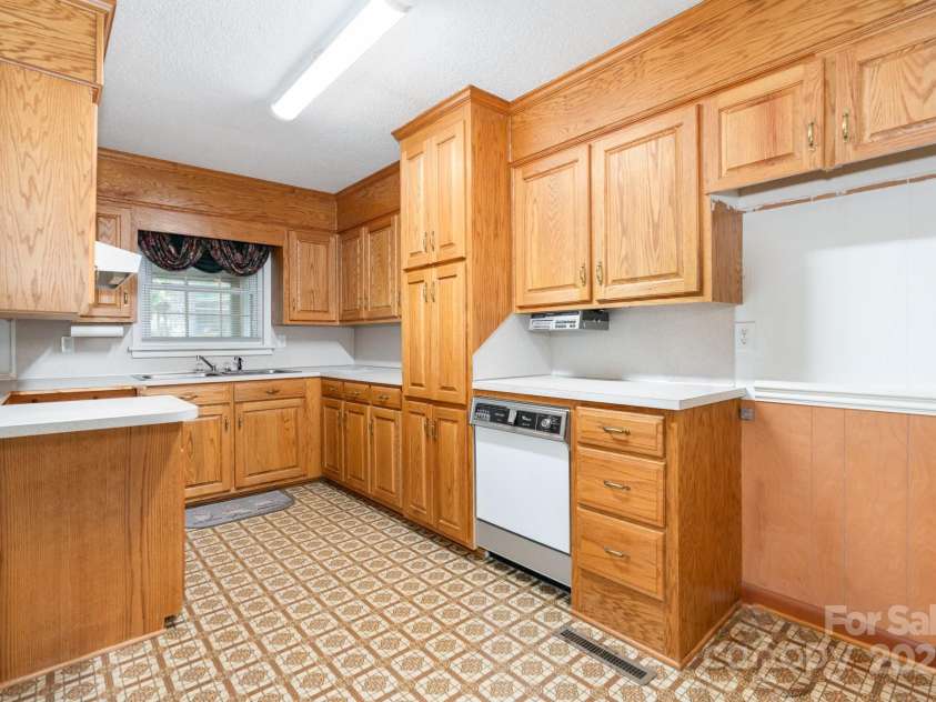 215 Jan Mar Drive, China Grove, NC 28023.  MLS# CAR4264343, YatesRealty ID 17135. 