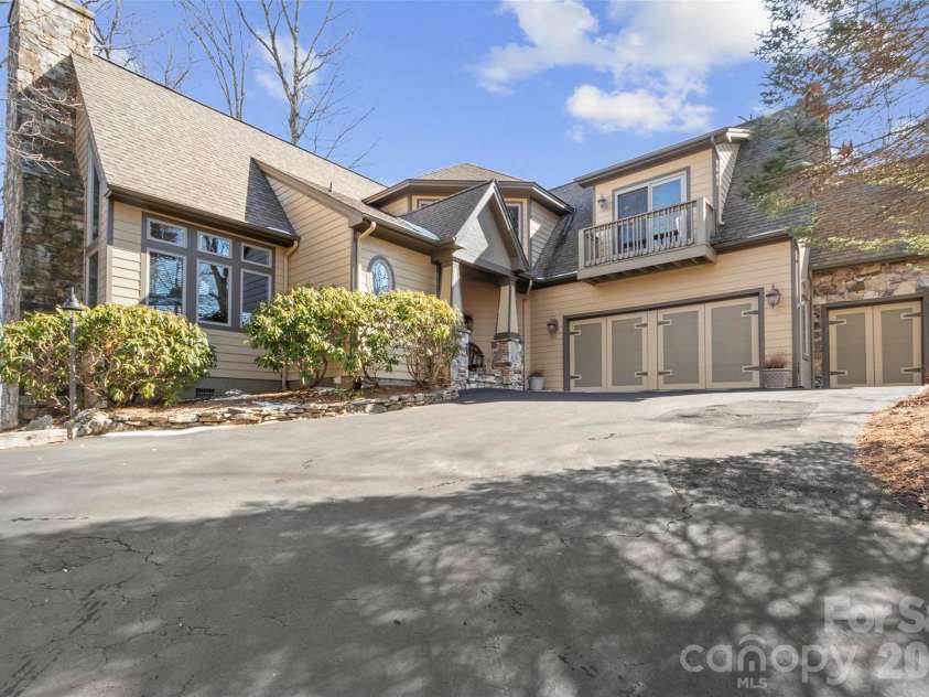 456 Spring House Drive, Burnsville, NC 28714.  MLS# CAR4375351, YatesRealty ID 17136. 