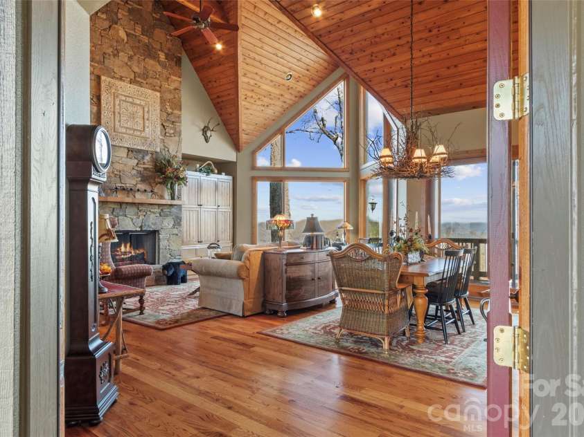 456 Spring House Drive, Burnsville, NC 28714.  MLS# CAR4375351, YatesRealty ID 17136. 