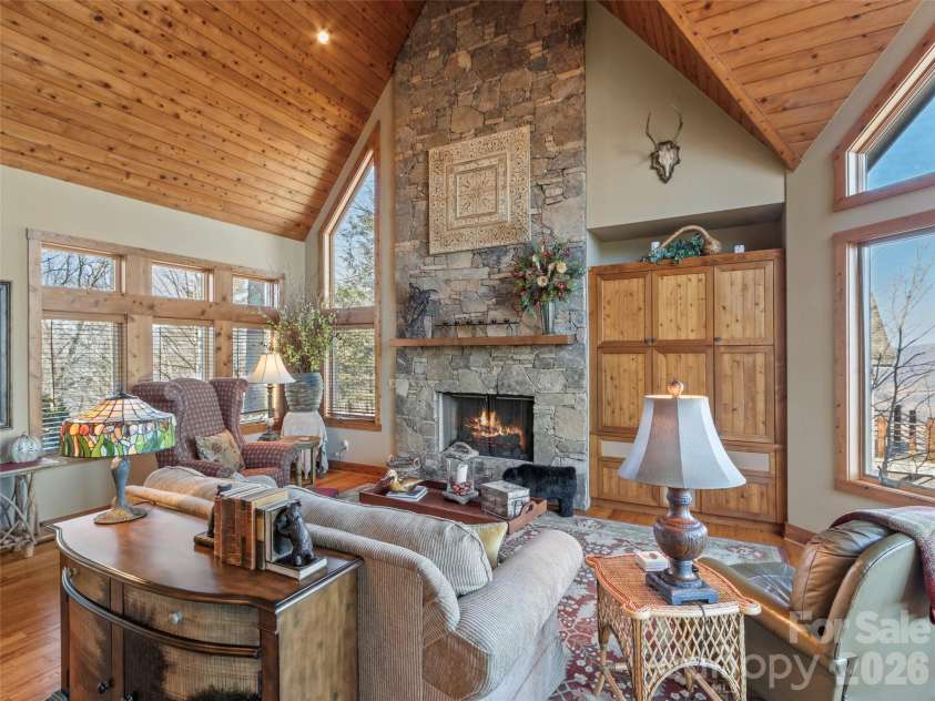 456 Spring House Drive, Burnsville, NC 28714.  MLS# CAR4375351, YatesRealty ID 17136. 