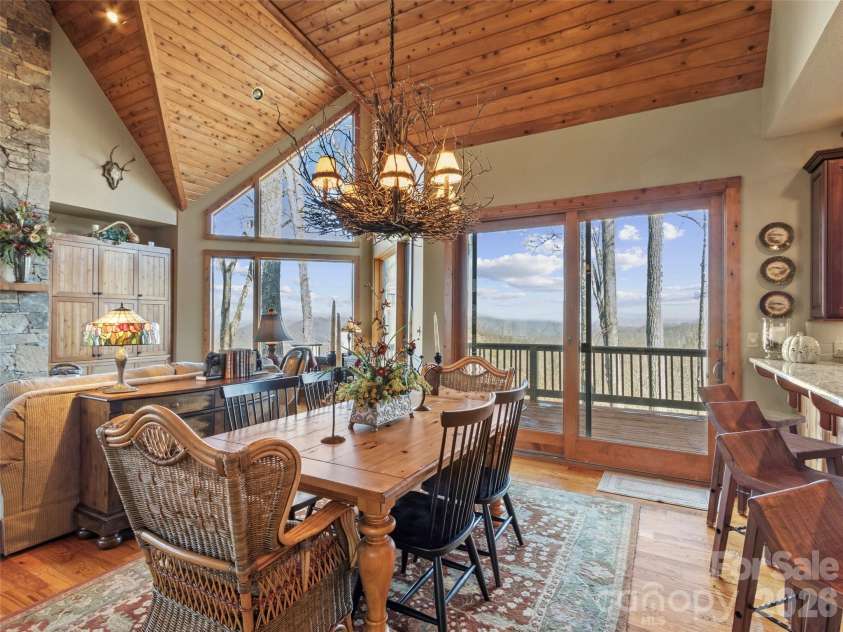 456 Spring House Drive, Burnsville, NC 28714.  MLS# CAR4375351, YatesRealty ID 17136. 