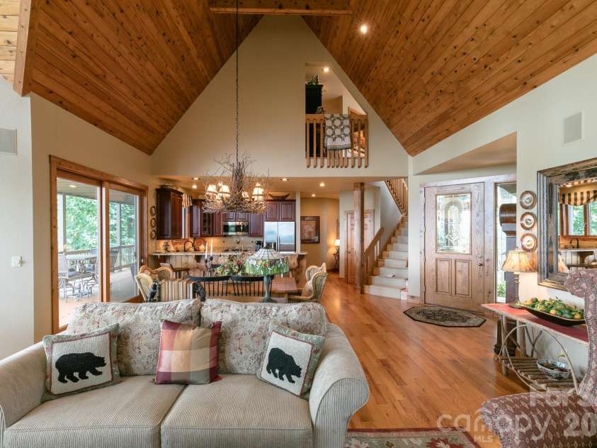 456 Spring House Drive, Burnsville, NC 28714.  MLS# CAR4375351, YatesRealty ID 17136. 
