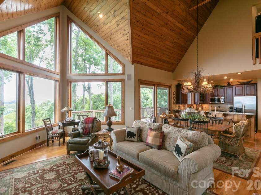 456 Spring House Drive, Burnsville, NC 28714.  MLS# CAR4375351, YatesRealty ID 17136. 