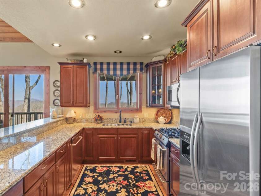 456 Spring House Drive, Burnsville, NC 28714.  MLS# CAR4375351, YatesRealty ID 17136. 