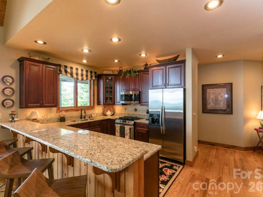 456 Spring House Drive, Burnsville, NC 28714.  MLS# CAR4375351, YatesRealty ID 17136. 
