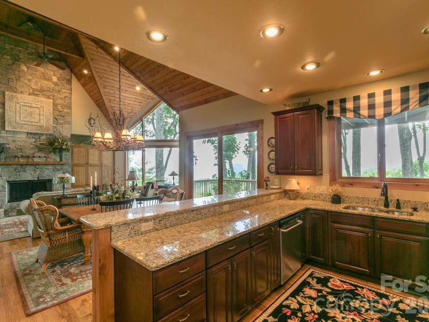 456 Spring House Drive, Burnsville, NC 28714.  MLS# CAR4375351, YatesRealty ID 17136. 