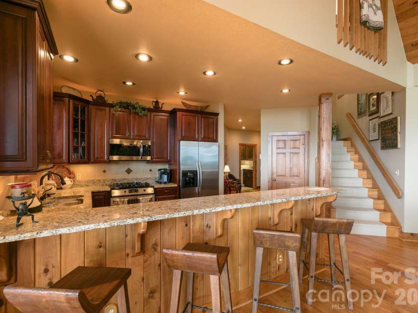 456 Spring House Drive, Burnsville, NC 28714.  MLS# CAR4375351, YatesRealty ID 17136. 