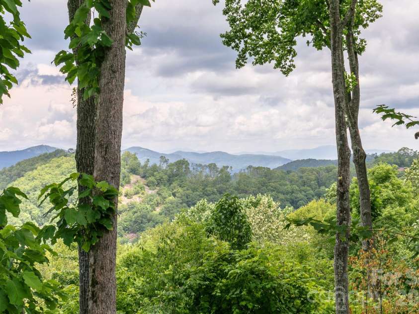 456 Spring House Drive, Burnsville, NC 28714.  MLS# CAR4375351, YatesRealty ID 17136. 