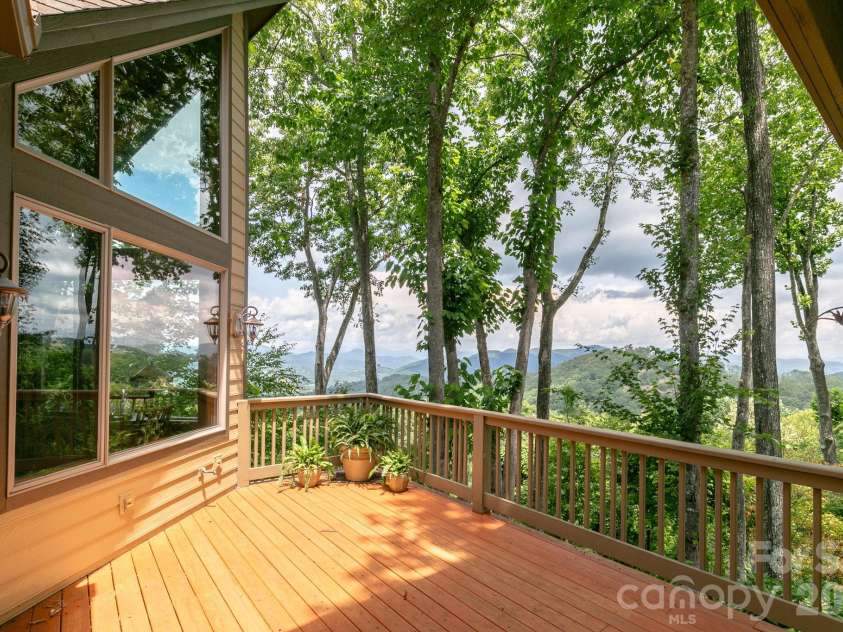 456 Spring House Drive, Burnsville, NC 28714.  MLS# CAR4375351, YatesRealty ID 17136. 