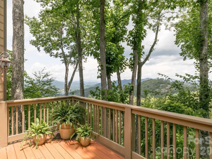 456 Spring House Drive, Burnsville, NC 28714.  MLS# CAR4375351, YatesRealty ID 17136. 