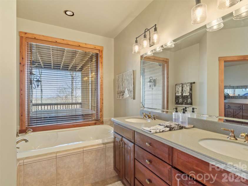456 Spring House Drive, Burnsville, NC 28714.  MLS# CAR4375351, YatesRealty ID 17136. 