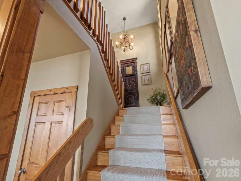 456 Spring House Drive, Burnsville, NC 28714.  MLS# CAR4375351, YatesRealty ID 17136. 
