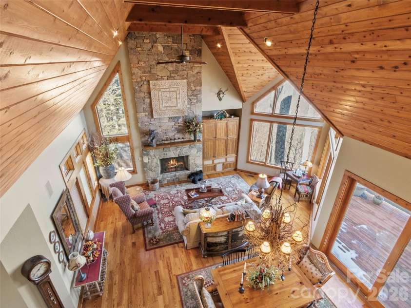 456 Spring House Drive, Burnsville, NC 28714.  MLS# CAR4375351, YatesRealty ID 17136. 