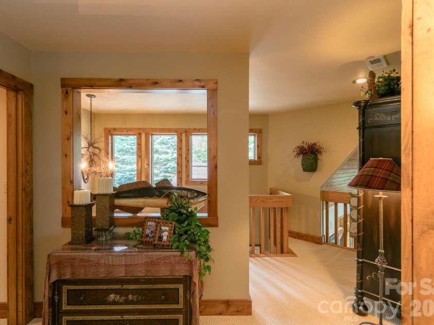 456 Spring House Drive, Burnsville, NC 28714.  MLS# CAR4375351, YatesRealty ID 17136. 