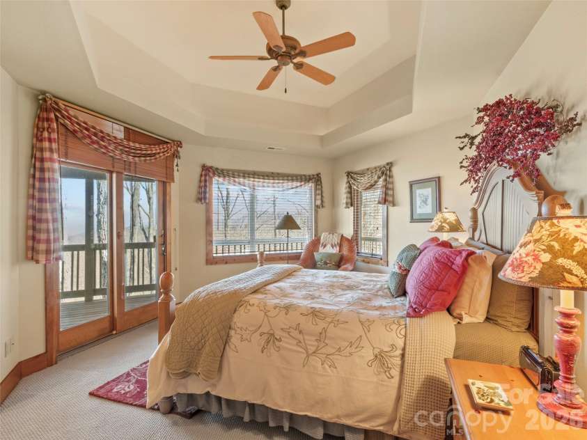 456 Spring House Drive, Burnsville, NC 28714.  MLS# CAR4375351, YatesRealty ID 17136. 