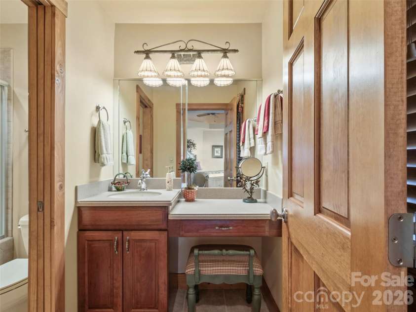 456 Spring House Drive, Burnsville, NC 28714.  MLS# CAR4375351, YatesRealty ID 17136. 
