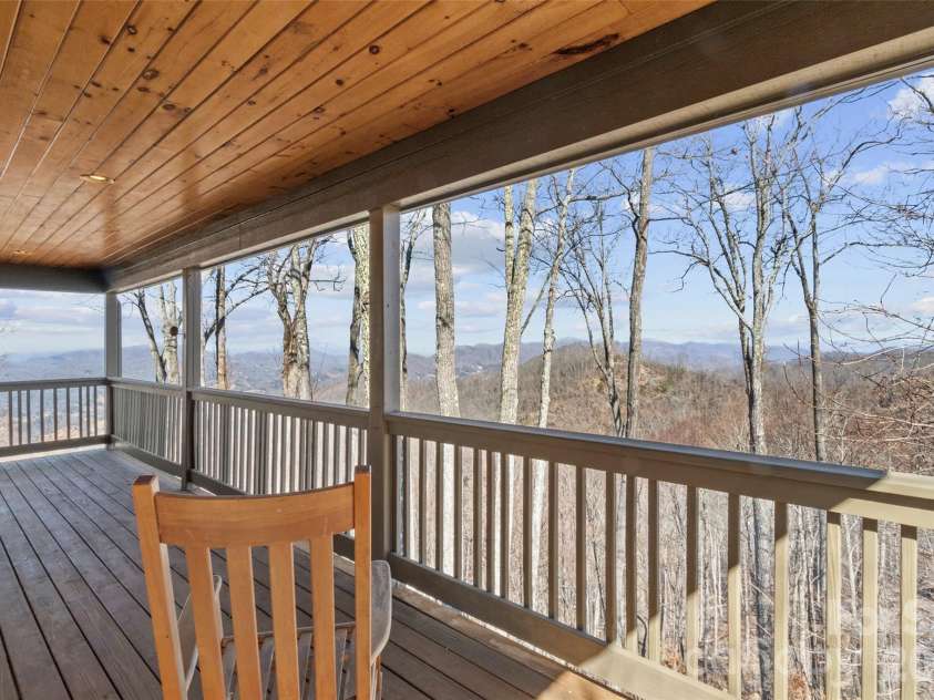 456 Spring House Drive, Burnsville, NC 28714.  MLS# CAR4375351, YatesRealty ID 17136. 