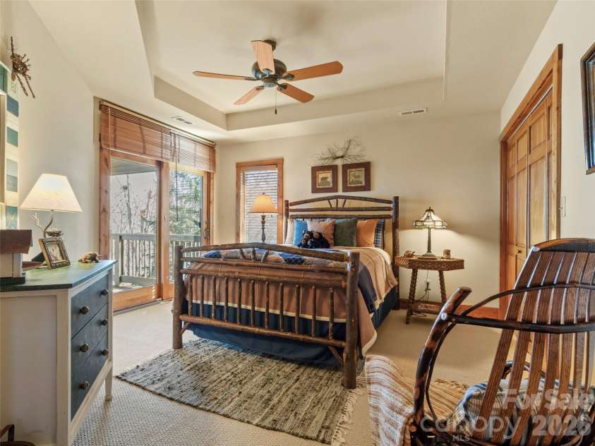 456 Spring House Drive, Burnsville, NC 28714.  MLS# CAR4375351, YatesRealty ID 17136. 