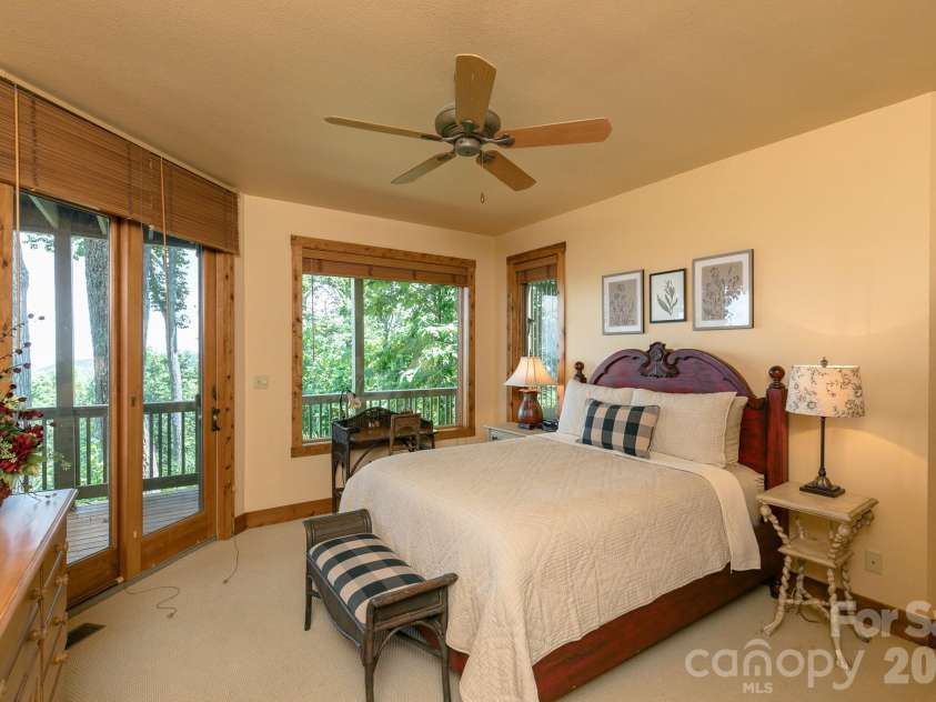 456 Spring House Drive, Burnsville, NC 28714.  MLS# CAR4375351, YatesRealty ID 17136. 