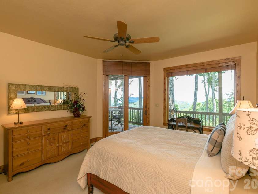 456 Spring House Drive, Burnsville, NC 28714.  MLS# CAR4375351, YatesRealty ID 17136. 