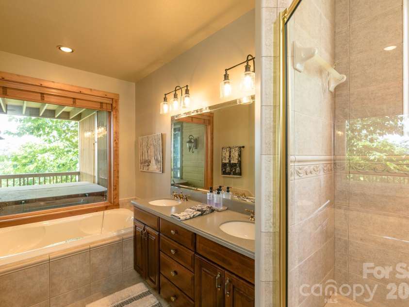 456 Spring House Drive, Burnsville, NC 28714.  MLS# CAR4375351, YatesRealty ID 17136. 