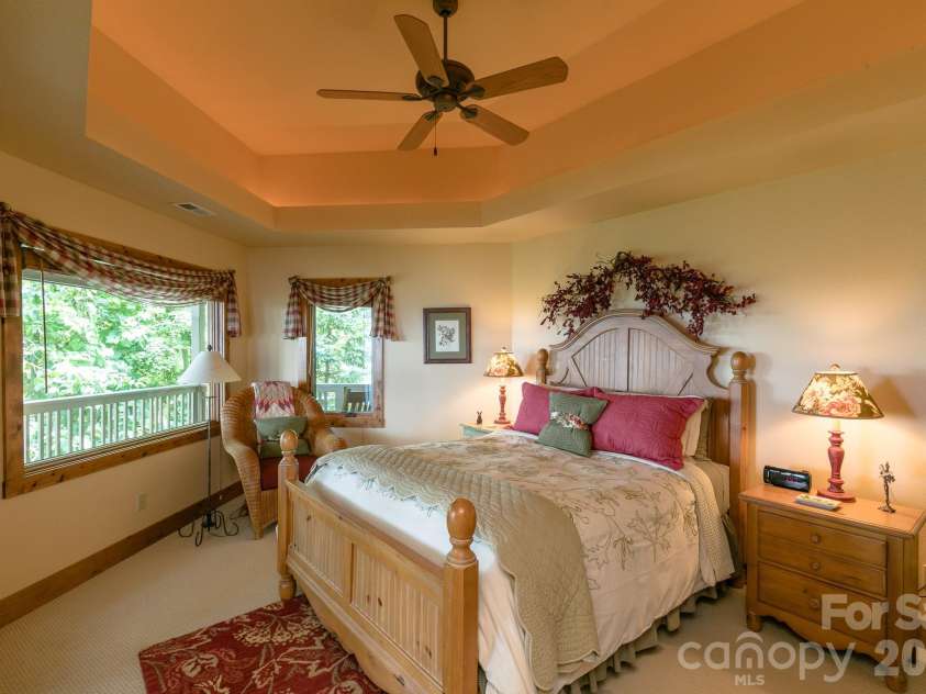 456 Spring House Drive, Burnsville, NC 28714.  MLS# CAR4375351, YatesRealty ID 17136. 
